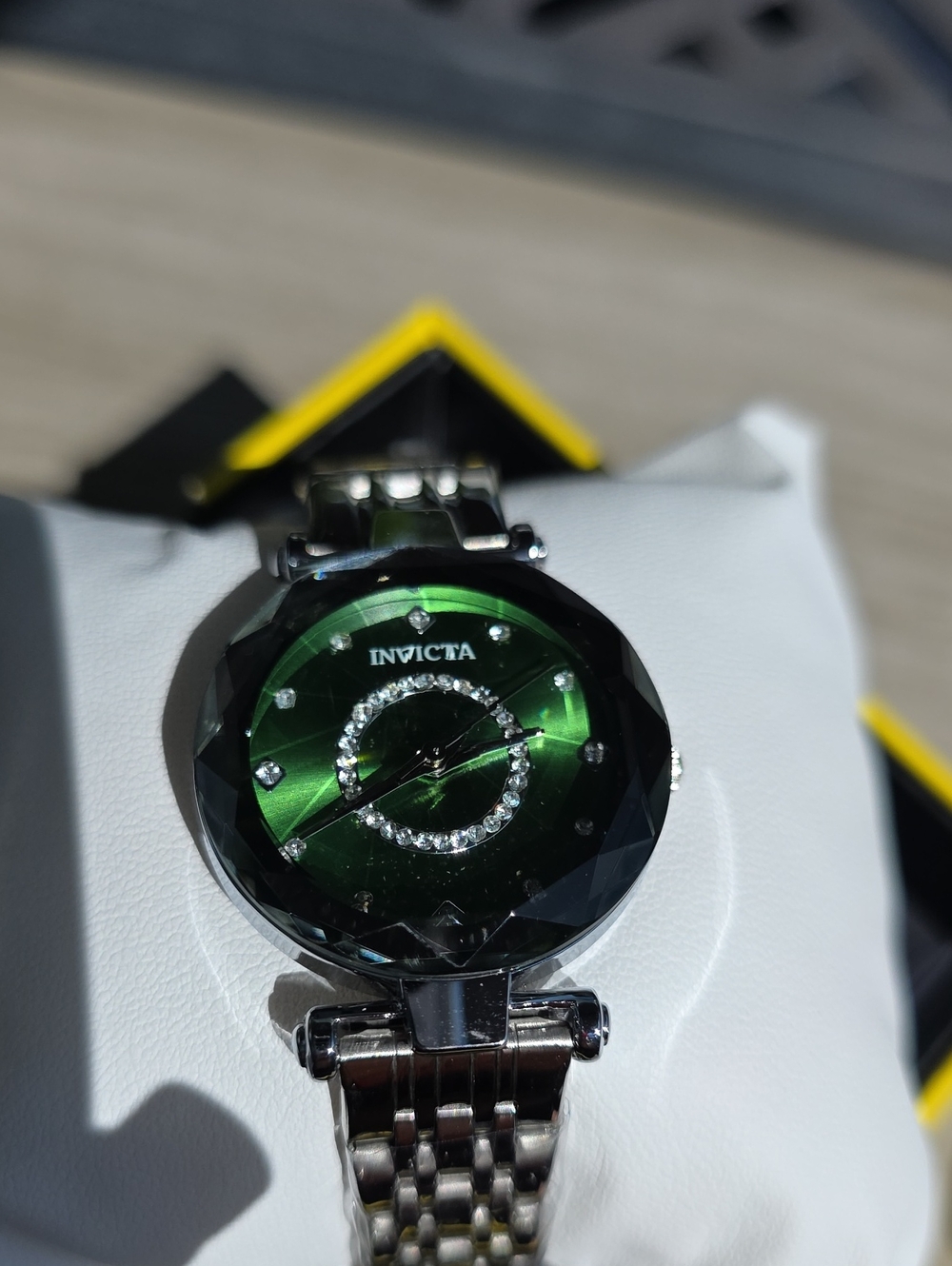 538.  Invicta Celestial 70404 women's quartz wristwatch Silver/green 30mm